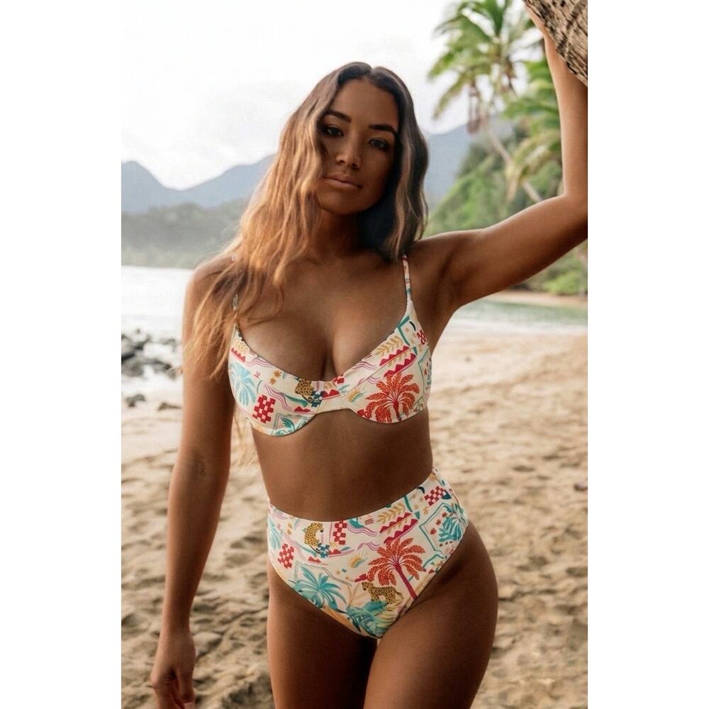 Skatie• ‘Kate’ Bikini Top in MOZAMBIQUE